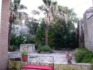 Walled garden, off red guest suite